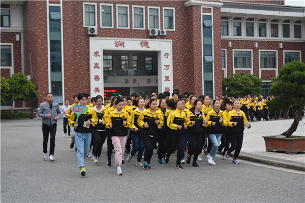 郎溪中学直升班年级部举行跑操比赛活动